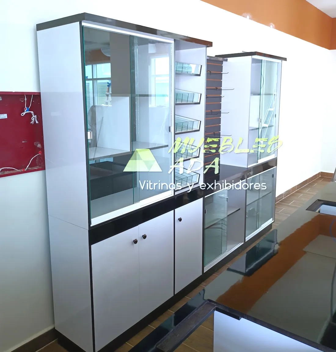 Mueble para cigarros y vinos